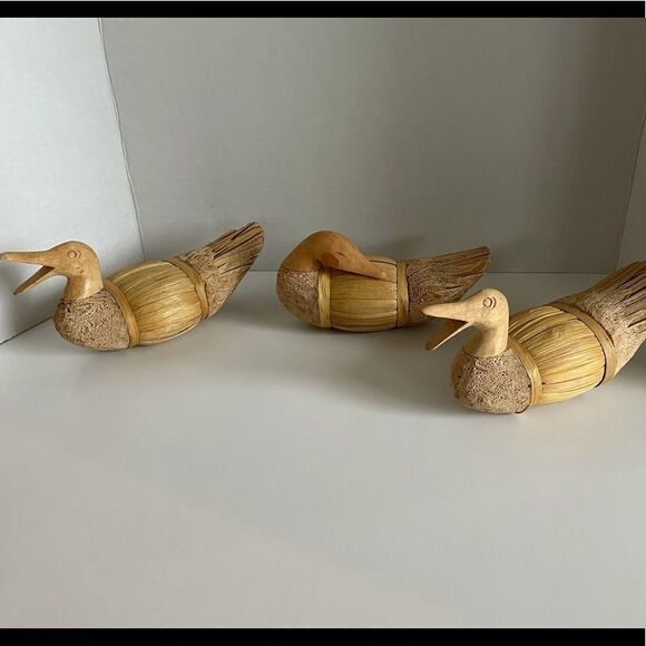 Set of 3 Handmade Corn Husks & Wood Ducks Birds - Picture 3 of 10